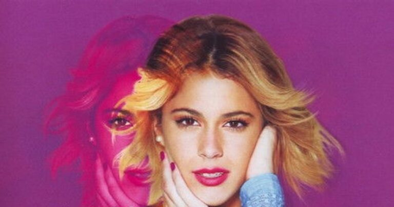 Violetta: El Viaje의 주인공 비올레타가 음악 무대에서 공연하는 모습을 담은 영화 썸네일 이미지