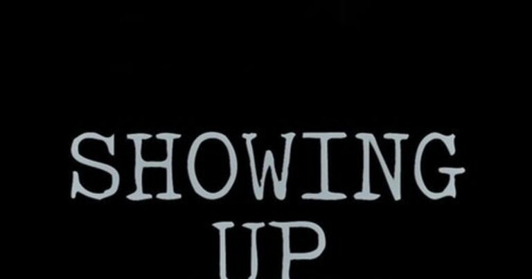 Showing Up 다큐멘터리의 배우들의 진솔한 이야기와 감정을 담아낸 영화 포스터 이미지
