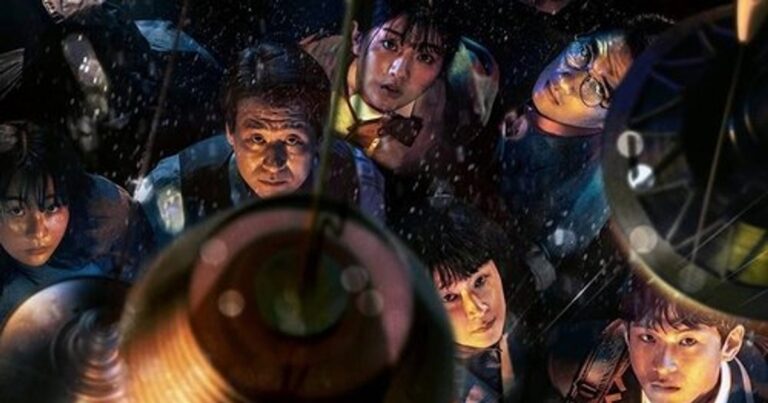심야의 골목 조명가게에서 펼쳐지는 미스터리한 이야기를 소개하는 Disney Plus 드라마 썸네일 이미지